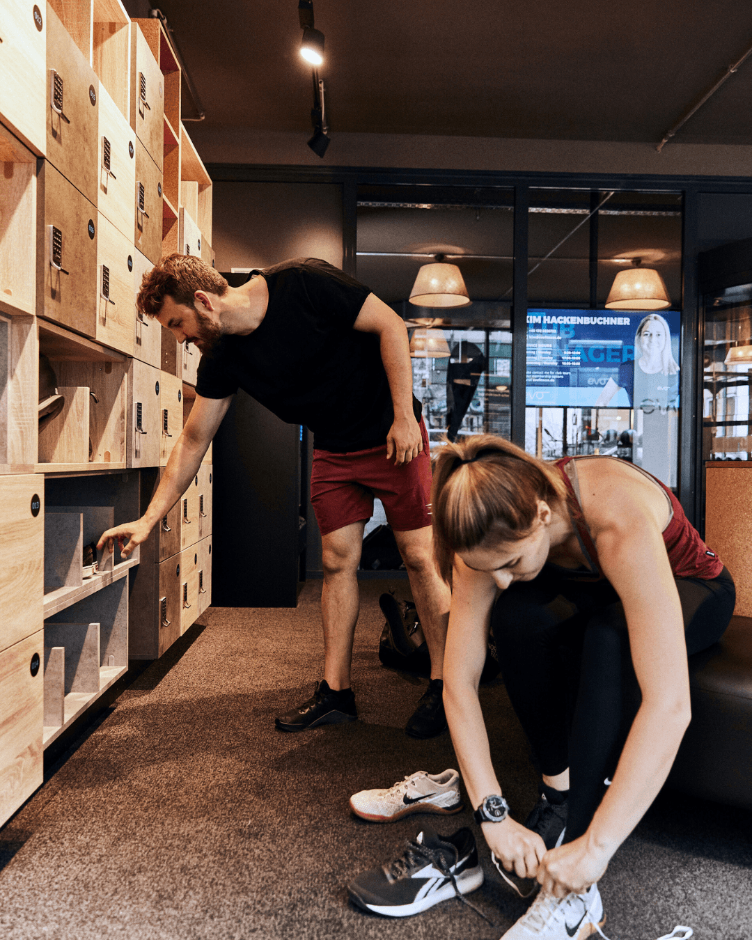 Schuhregal Ankunftszene